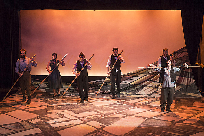 to-xwma-bafthke-kokkino